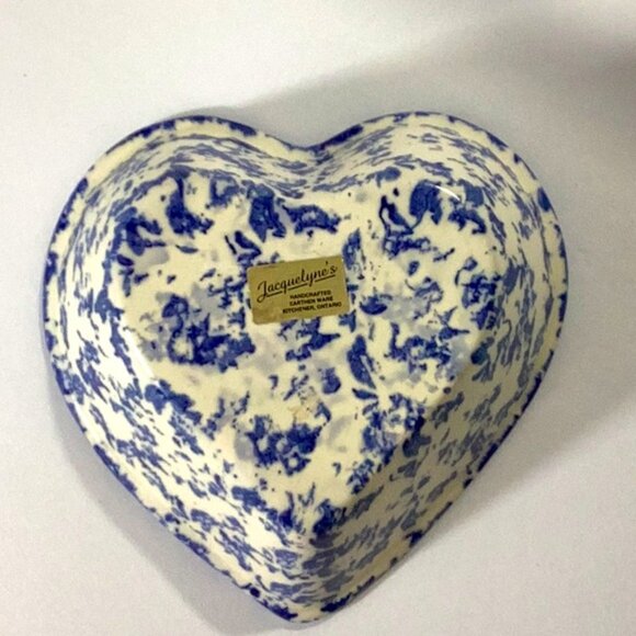Vintage Pair of Blue & White Heart Shaped Ceramic Serving Bowls by Jacquelyne's - Picture 4 of 8
